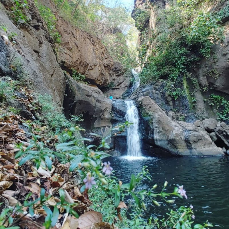 Tamanique waterfalls and el tunco beach (surf city)