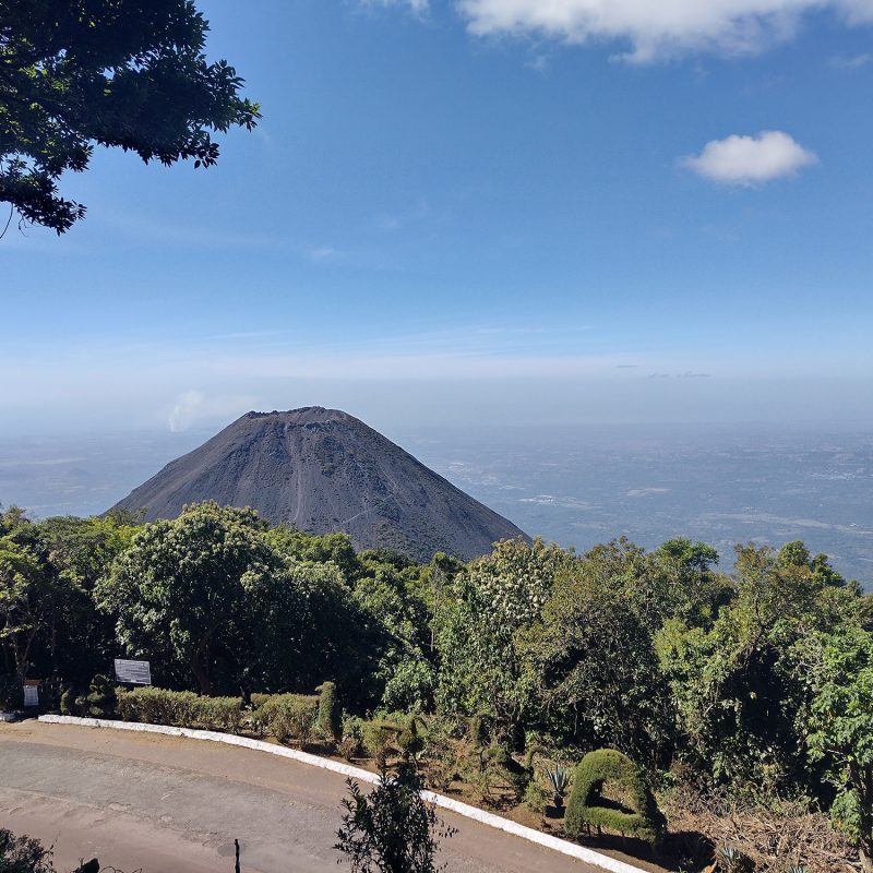 Cerro Verde National Park and Lake Coatepeque